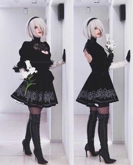 COSPLAY图赏：意大利御姐COS《尼尔》2B 爆衣泳装版身材性感